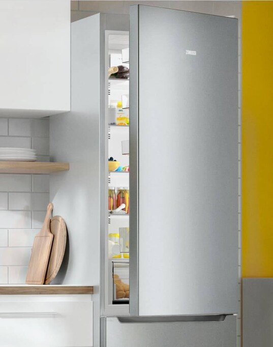 Frigorífico congelador Zanussi TwinTech en una cocina